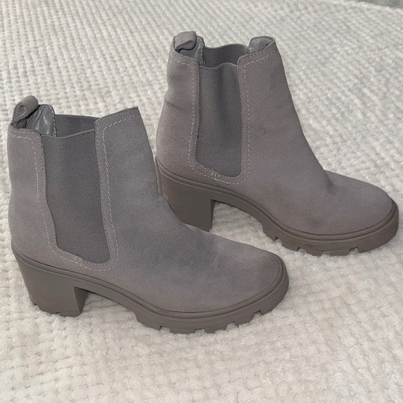 Splendid Shoes - ✨ EUC Splendid Gray Suede Chelsea Ankle Boots – Women’s Size 7 ✨